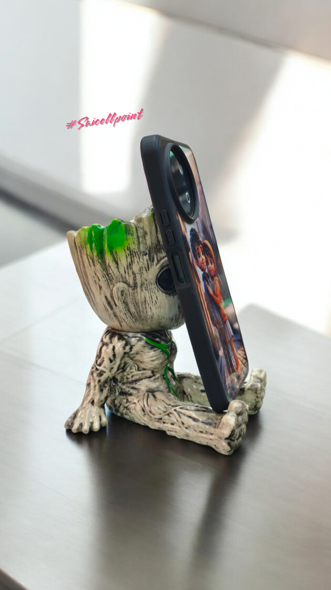 Groot Mobile Stand